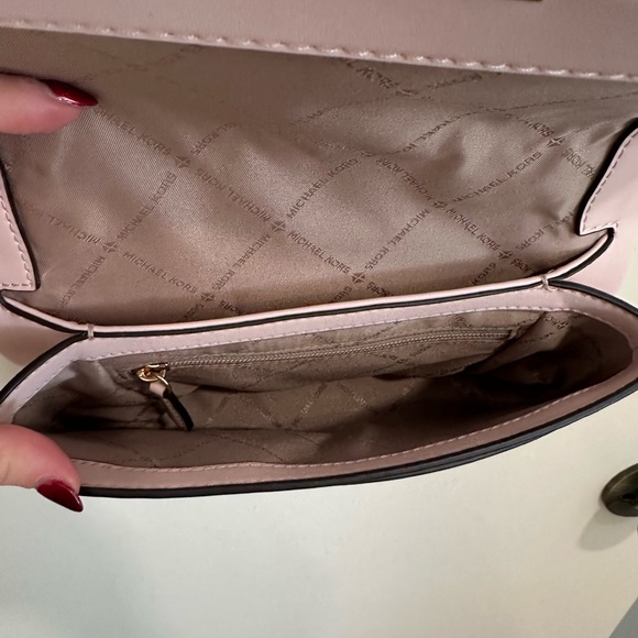 Michael Kors Light Pink Crossbody Bag with Gold Chain - Picture 3 of 4